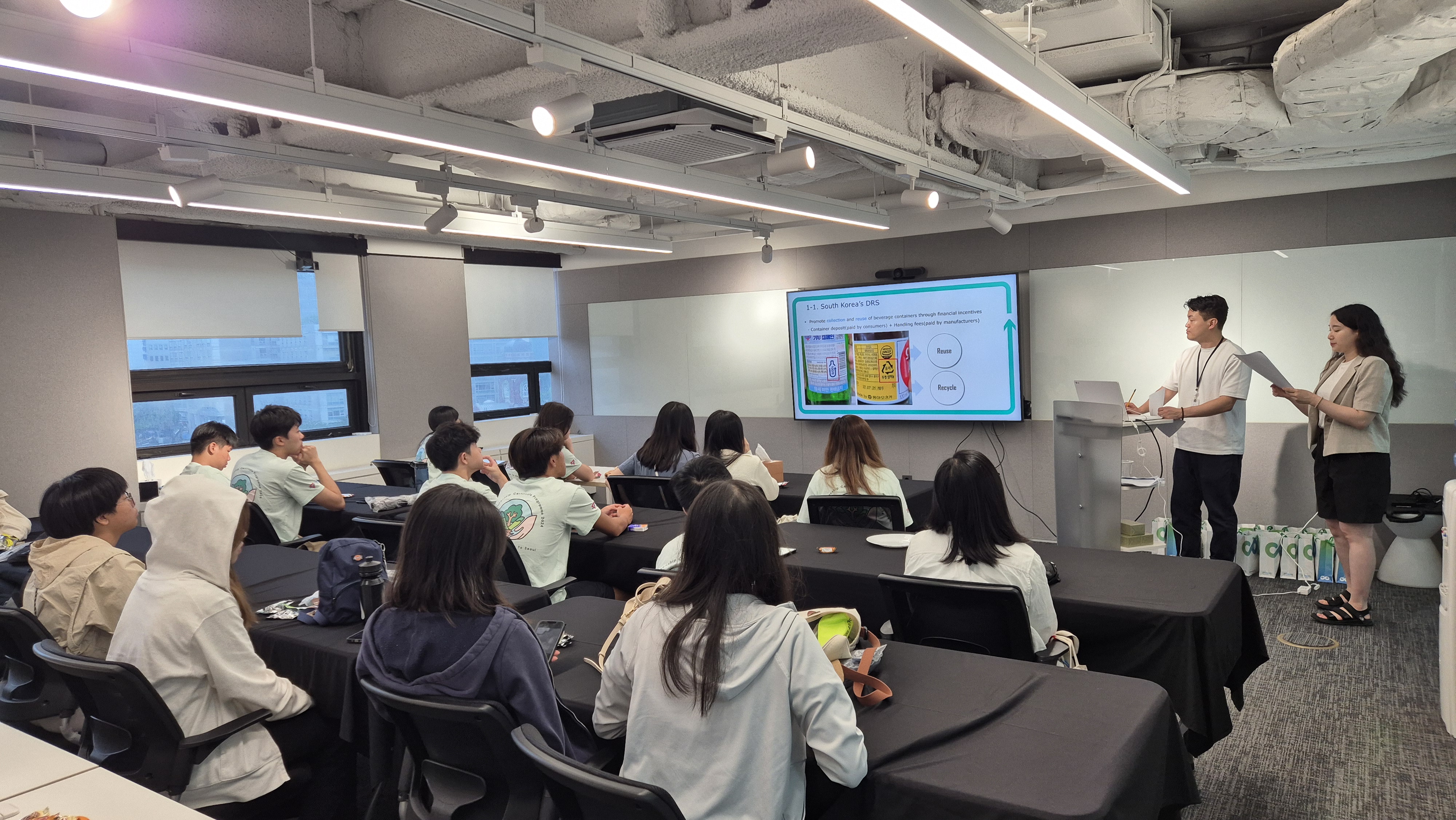 홍콩중화 YMCA 청소년 회원 대상 자원순환보증금제도 강연 1